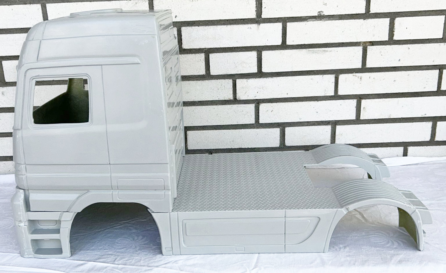 Grundbausatz Deutscher LKW „Megaspace“ MP1