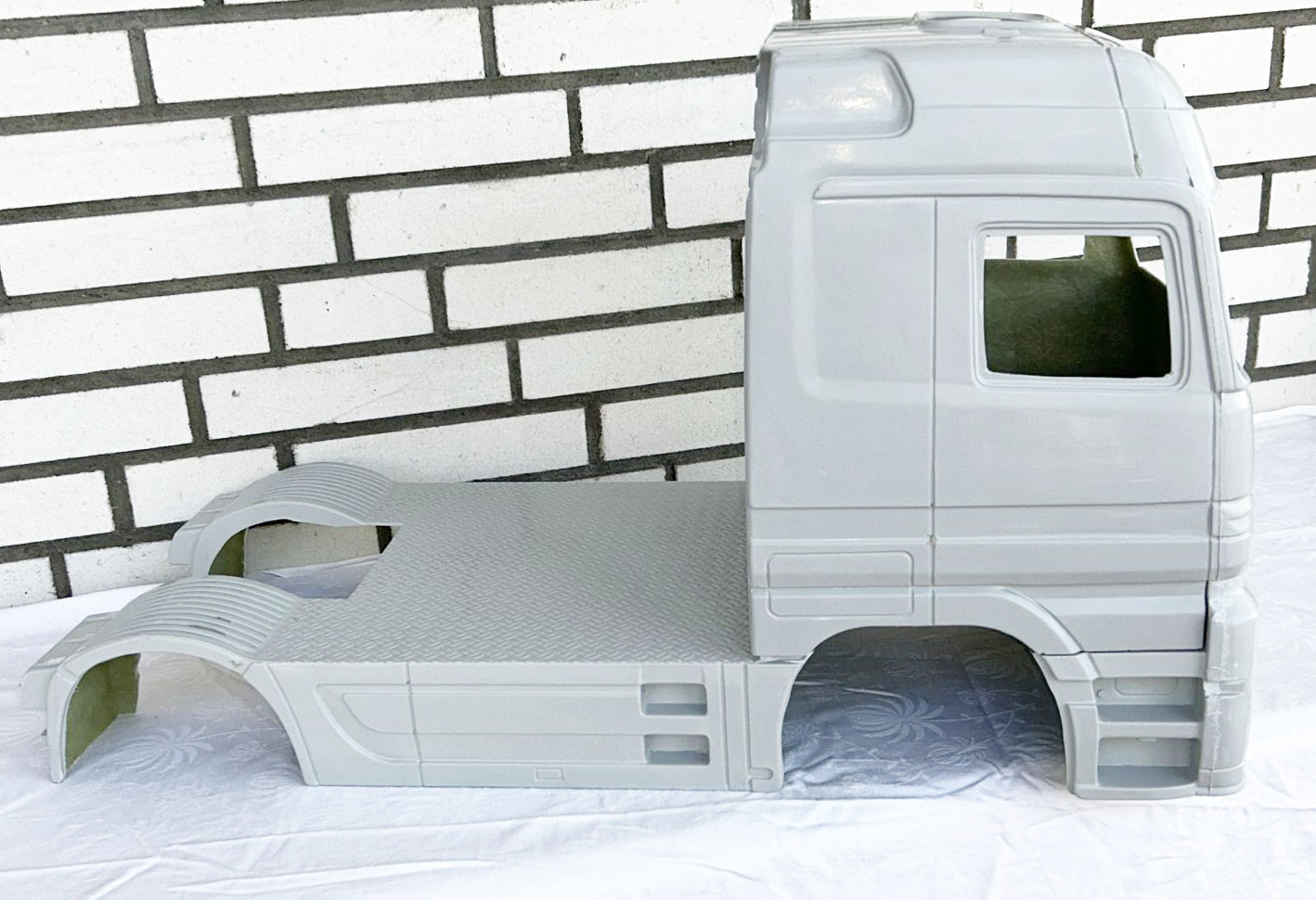 Grundbausatz Deutscher LKW „Megaspace“ MP1